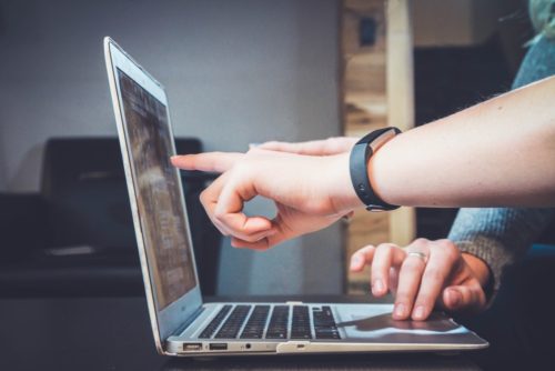 Review atau Ulasan - jasa penulis artikel - unsplash.com Review atau Ulasan - jasa penulis artikel - unsplash.com