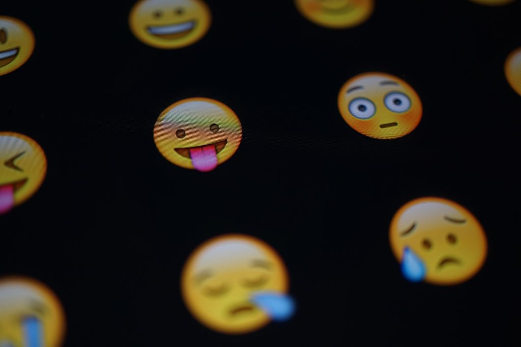 Gunakan Emoji agar Terkesan Lebih Fun